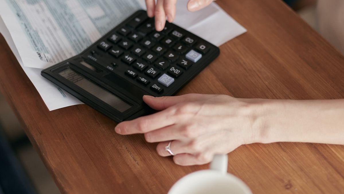 Rechner und Dokumente zum Vergleich eines Budgets
